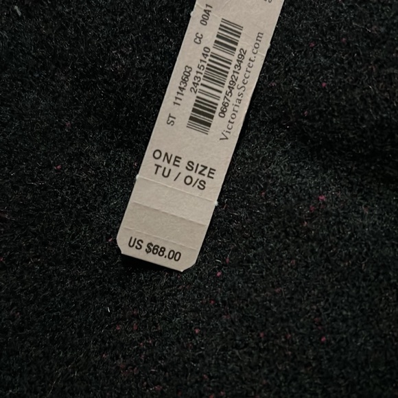 NWT Victoria’s Secret blanket - Picture 3 of 7